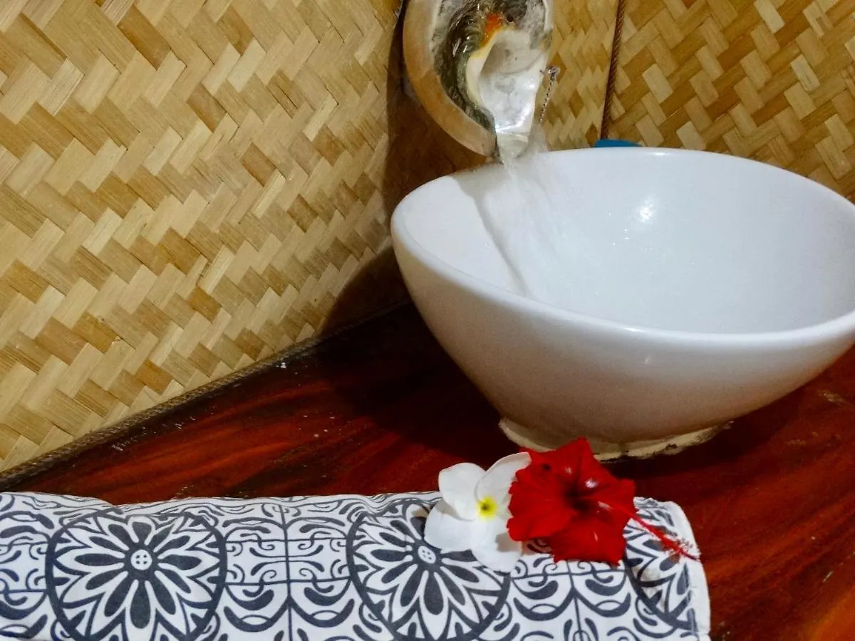 Villa BLUE LAGOON LODGE HUAHINE, vue mer et accés privé lagon Maroe
