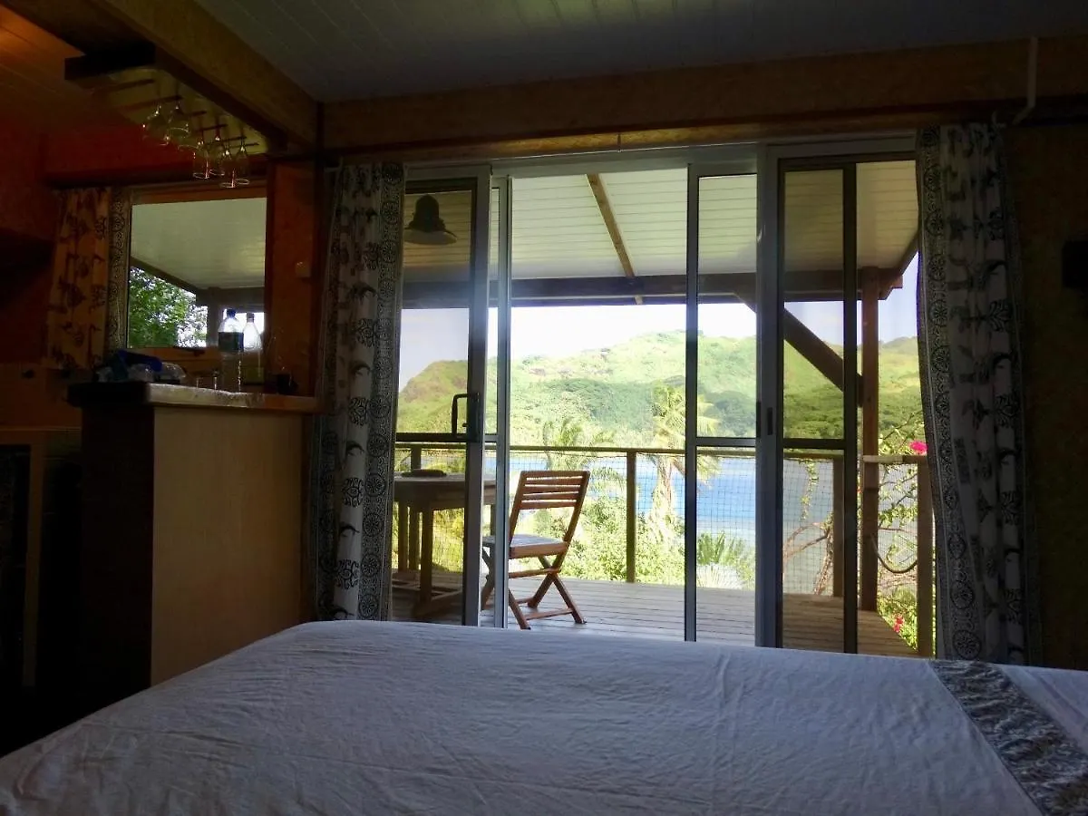 BLUE LAGOON LODGE HUAHINE, vue mer et accés privé lagon Maroe Villa