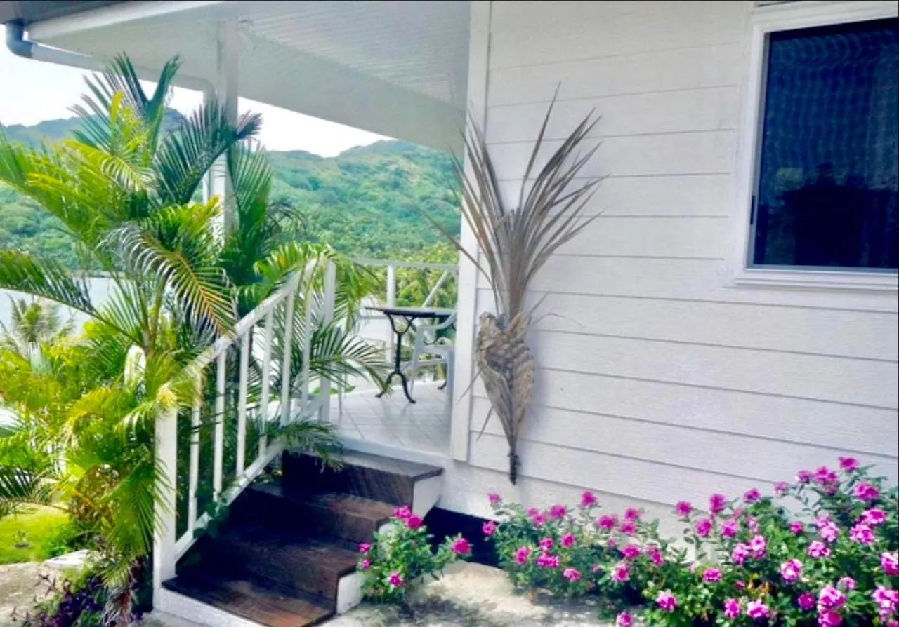 BLUE LAGOON LODGE HUAHINE, vue mer et accés privé lagon Maroe Villa