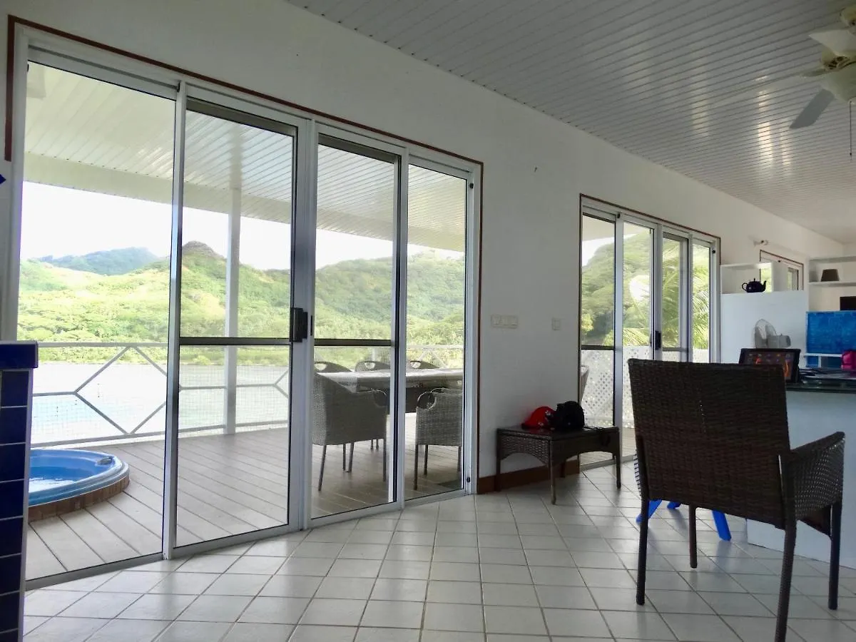 BLUE LAGOON LODGE HUAHINE, vue mer et accés privé lagon Maroe 0*,  Polinesia Francesa